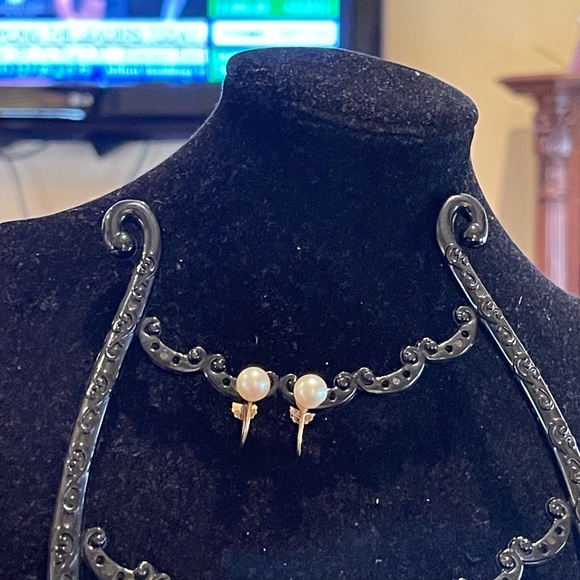 Vintage 14k Yellow Gold Akoya Pearl Screw Back Earrings 3.42 Grams. - Picture 5 of 16